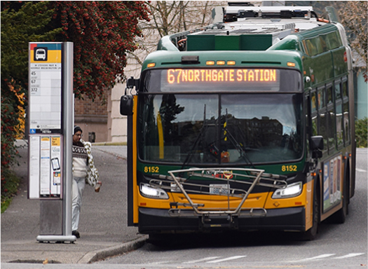 The 67 Metro King County bus stopping on Stevens Way NE