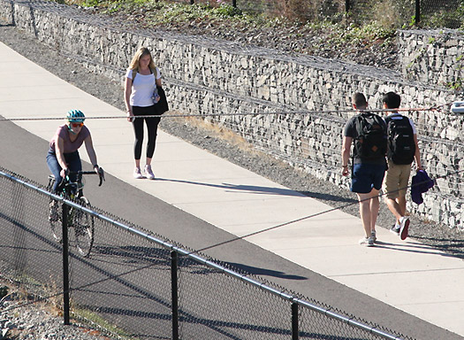walkers and bicyclists on Burke-Gilman trail